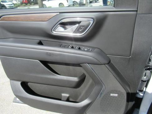 Used 2024 Chevrolet Suburban High Country w/ Advanced Technology Package image 22