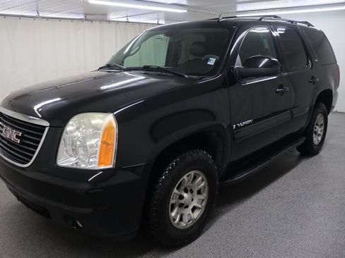 Used 2007 GMC Yukon SLT w/ SLT Preferred Equipment Group AWD/4WD image 3