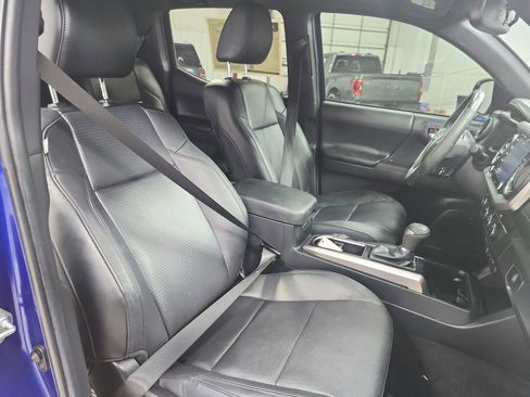 Used 2022 Toyota Tacoma Limited RWD image 37