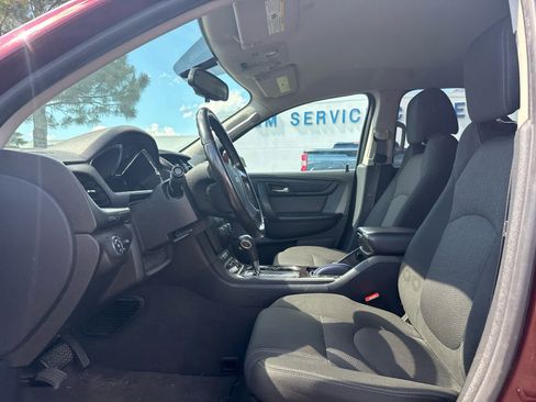 Used 2017 Chevrolet Traverse LT w/ Style and Technology Package AWD/4WD image 4