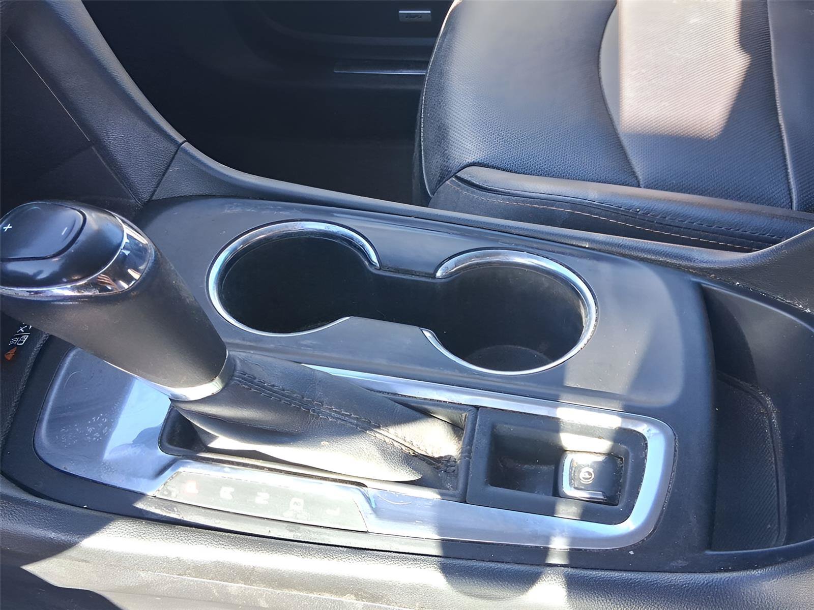 Used 2018 Chevrolet Equinox Premier FWD image 13