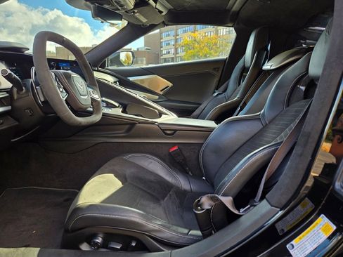 Used 2023 Chevrolet Corvette Stingray Premium Cpe w/ Z51 Performance Package image 17