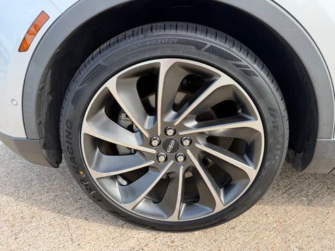 Used 2019 Lincoln Nautilus Reserve FWD image 9
