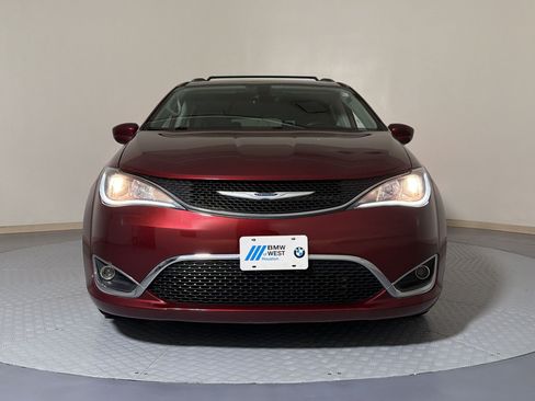 Used 2019 Chrysler Pacifica Touring-L FWD image 6