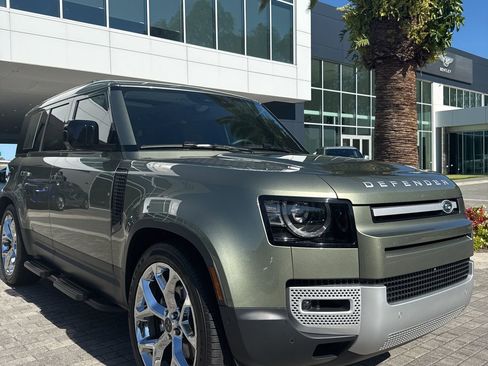 Used 2025 Land Rover Defender 110 S image 21