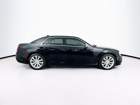 Used 2021 Chrysler 300 Touring w/ Chrome Appearance Package image 11