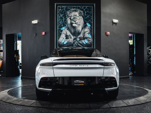 Used 2019 Aston Martin DBS Superleggera image 5