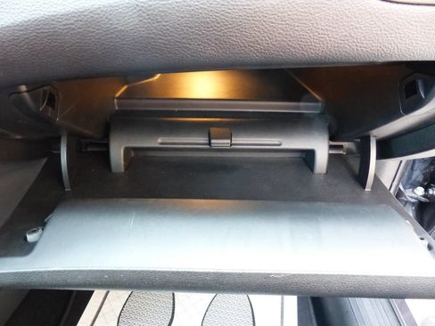 Used 2016 Chrysler 200 Limited w/ Convenience Group image 42