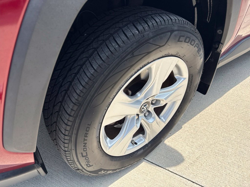 Used 2019 Toyota RAV4 LE w/ Carpet Mat Package AWD/4WD image 41