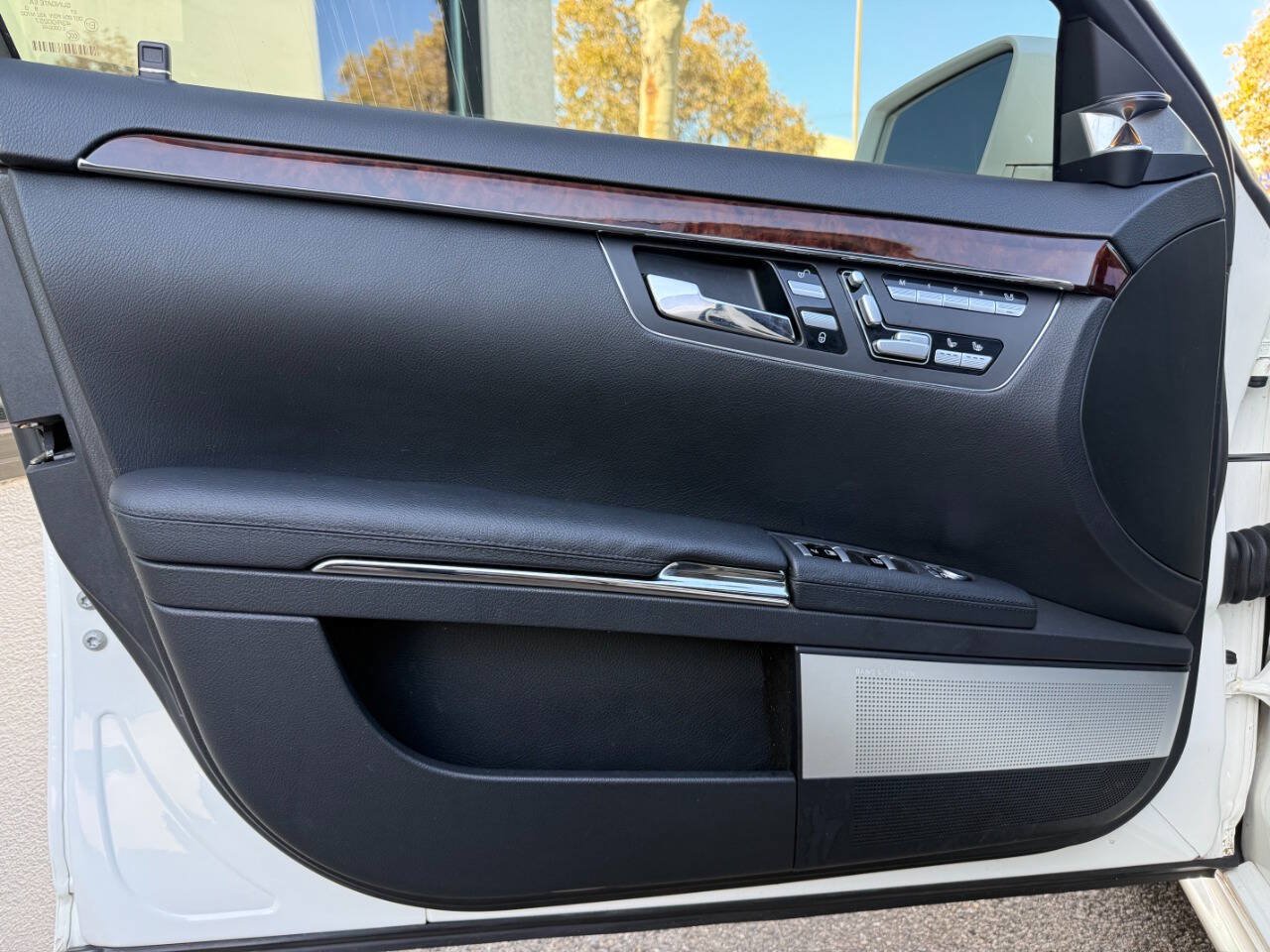 Used 2011 Mercedes-Benz S 550 image 23