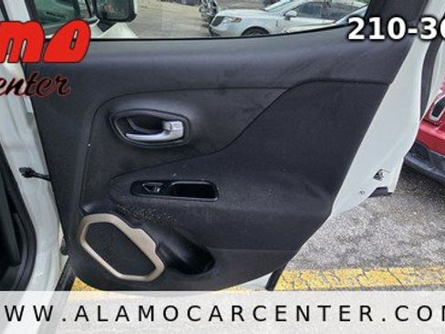 Used 2017 Jeep Renegade Latitude w/ Popular Equipment Group FWD image 24
