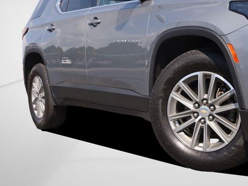 Used 2023 Chevrolet Traverse LT AWD/4WD image 3