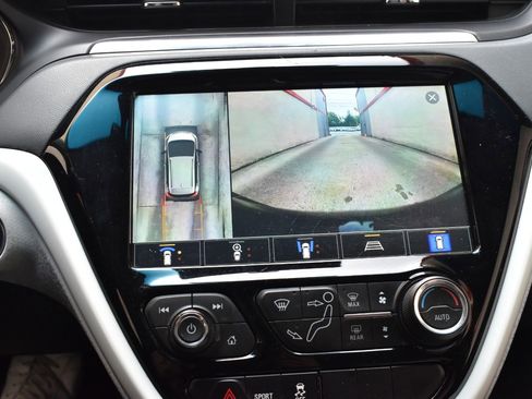 Used 2020 Chevrolet Bolt Premier w/ Infotainment Package FWD image 30