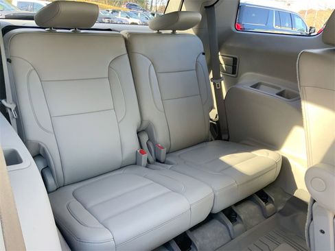 Used 2023 GMC Acadia SLT w/ Technology Package image 31