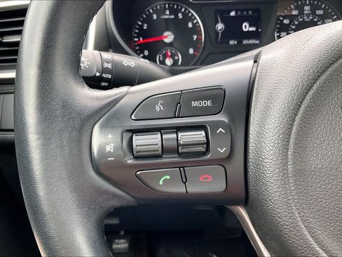 Used 2017 Kia Sorento LX w/ LX Convenience Package image 18