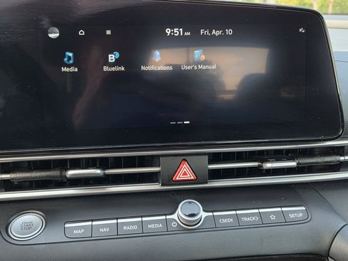 Used 2024 Hyundai Elantra SEL FWD image 11