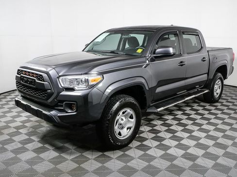 Used 2017 Toyota Tacoma SR image 22