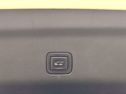 Used 2021 Chevrolet Tahoe Z71 w/ Z71 Signature Package image 10