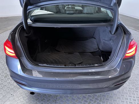 Used 2018 BMW 320i xDrive Sedan w/ Convenience Package AWD/4WD image 23