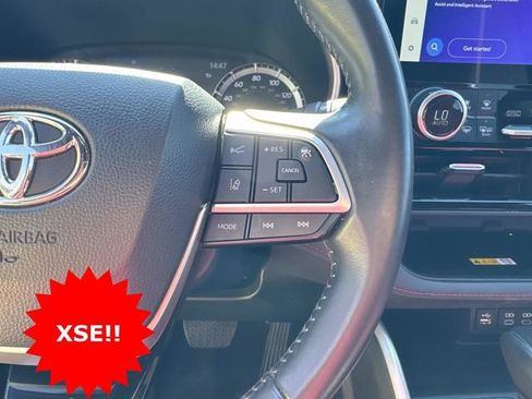 Used 2023 Toyota Highlander XSE image 16