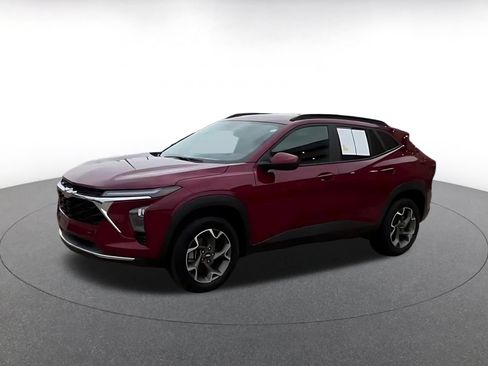 Used 2025 Chevrolet Trax LT FWD image 7