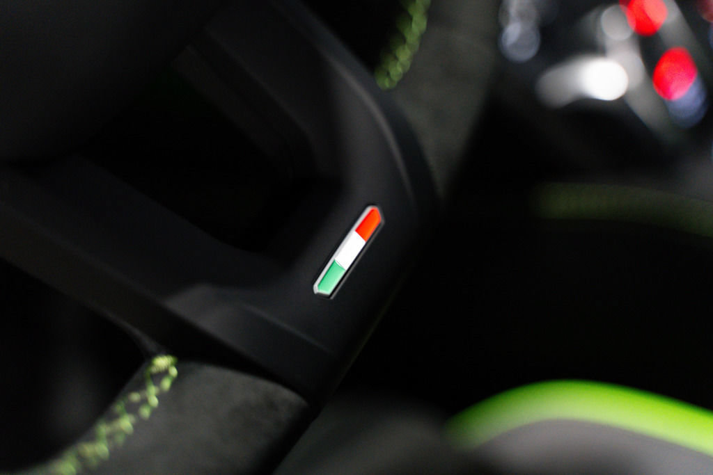Used 2024 Lamborghini Urus Performante AWD/4WD image 6