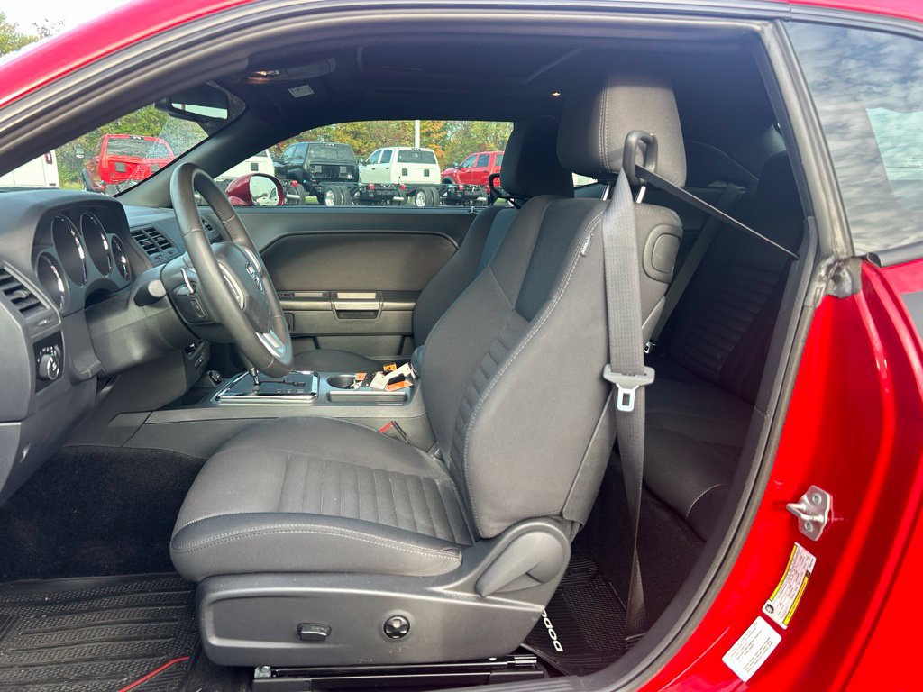 Used 2013 Dodge Challenger R/T RWD image 5