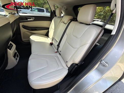Used 2022 Ford Edge Titanium AWD/4WD image 28