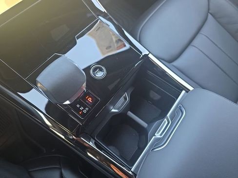 New 2026 Land Rover Range Rover Sport Dynamic SE AWD/4WD image 18