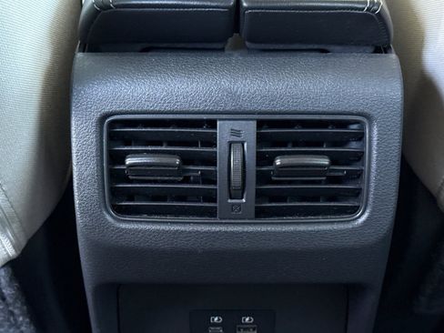 Used 2023 Nissan Rogue SV FWD image 16