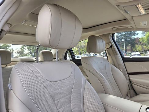 Used 2019 Mercedes-Benz S 560 Sedan image 25