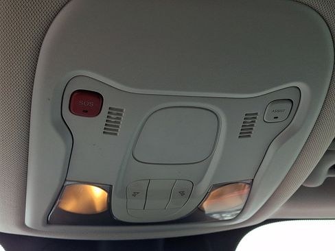 New 2023 Jeep Renegade Latitude AWD/4WD image 32