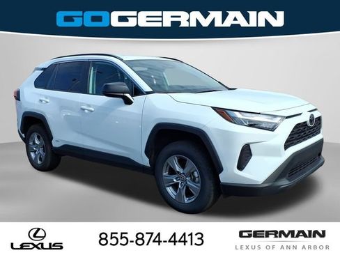 Used 2025 Toyota RAV4 LE AWD/4WD image 5