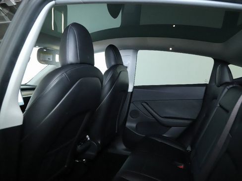 Used 2021 Tesla Model Y Long Range image 19