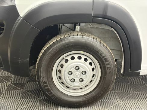 Used 2024 RAM ProMaster 2500 w/ Convenience Group image 30