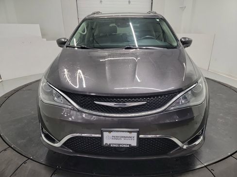 Used 2017 Chrysler Pacifica Touring-L Plus w/ Advanced Safetytec Group image 2