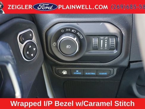Used 2022 Jeep Wrangler Unlimited Sahara AWD/4WD image 29