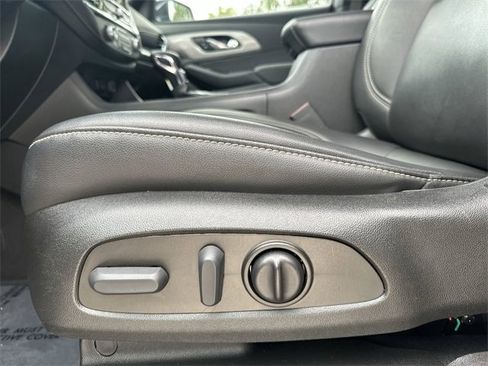 Used 2023 Chevrolet Traverse LT image 14