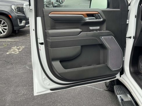 Used 2023 GMC Sierra 1500 Denali AWD/4WD image 17