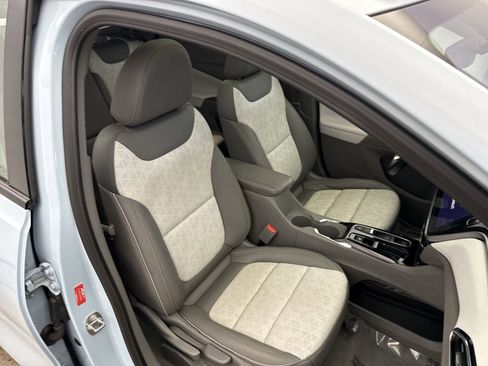 Used 2022 Chevrolet Bolt EUV Premier w/ Sun & Sound Package image 19