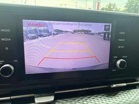 Used 2022 Kia Carnival LX FWD image 14