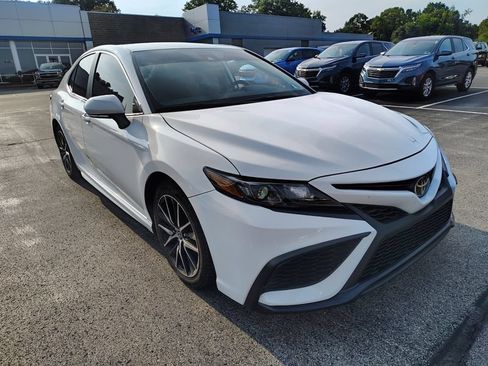 Used 2024 Toyota Camry SE FWD image 3
