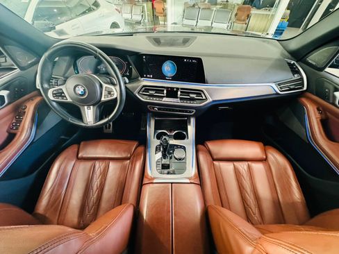 Used 2019 BMW X5 xDrive50i w/ M Sport Package image 25