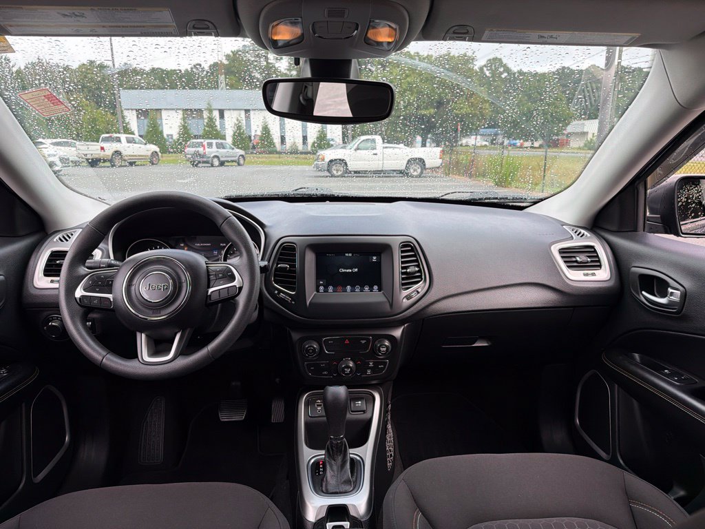 Used 2020 Jeep Compass Sport w/ Tech Group FWD image 8