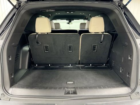 Used 2023 Chevrolet Traverse LS FWD image 24