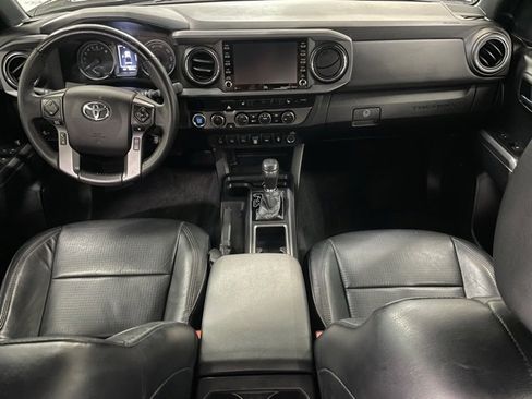 Used 2021 Toyota Tacoma TRD Off-Road image 2