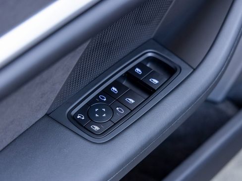 New 2025 Porsche Taycan Turbo GT image 32