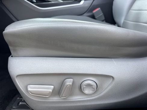 Used 2023 Toyota Highlander XLE image 13