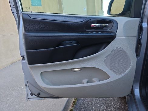 Used 2016 Dodge Grand Caravan SXT w/ Rear Park Assist Package image 21