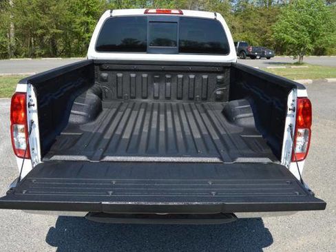 Used 2010 Nissan Frontier SE image 55